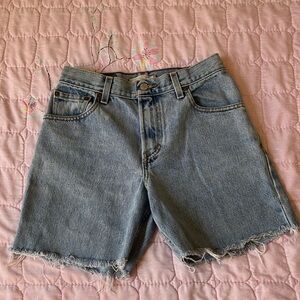 Levi’s Relaxed and Tapered Jean Shorts Size 4